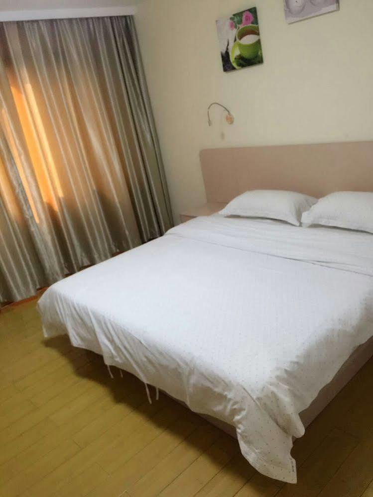 Yimi Inn Shiqiao Metro Sation Pedestrian Street Branch Гуанчжоу Екстер'єр фото